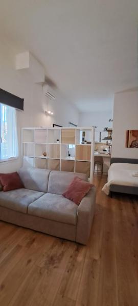 Piazza La Veneta New very close to the Center University and HSOrsola